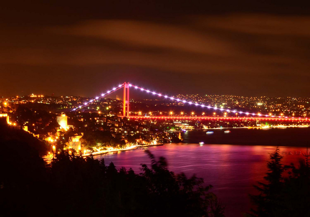 Стамбул мост через. Босфорский мост в Стамбуле. Ночной Стамбул мост через Босфор. Босфорский мост мосты Турции. Мост Босфора в Стамбуле ночью.
